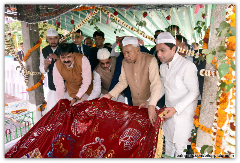 Chief Minister offered Chadar at the…