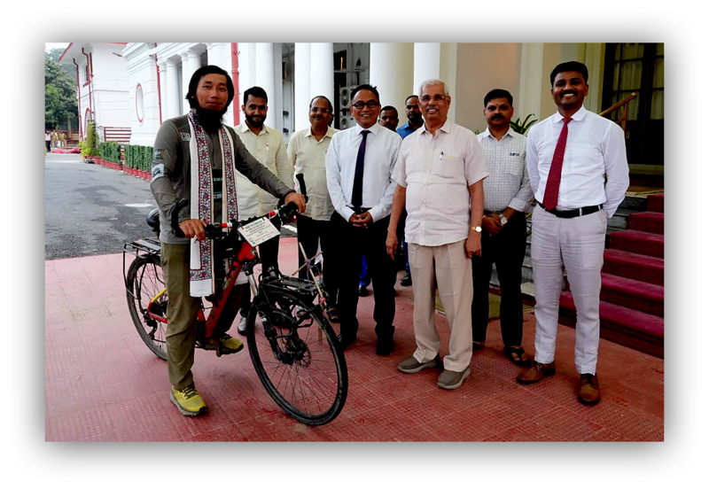 Mizoram Cyclist Meets Bihar Governor During Nationwide Tour to Promote Clean Air and Healthy Living