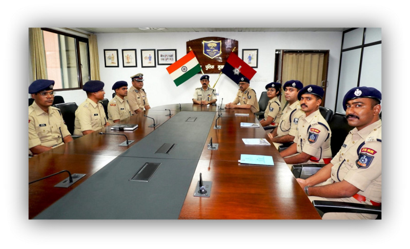 Bihar Cadre IPS Trainee Officers Met Director General of Police, Bihar