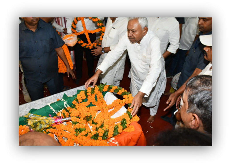 Nitish Kumar paid floral tributes to Padma Bhushan awardee Sharda Sinha