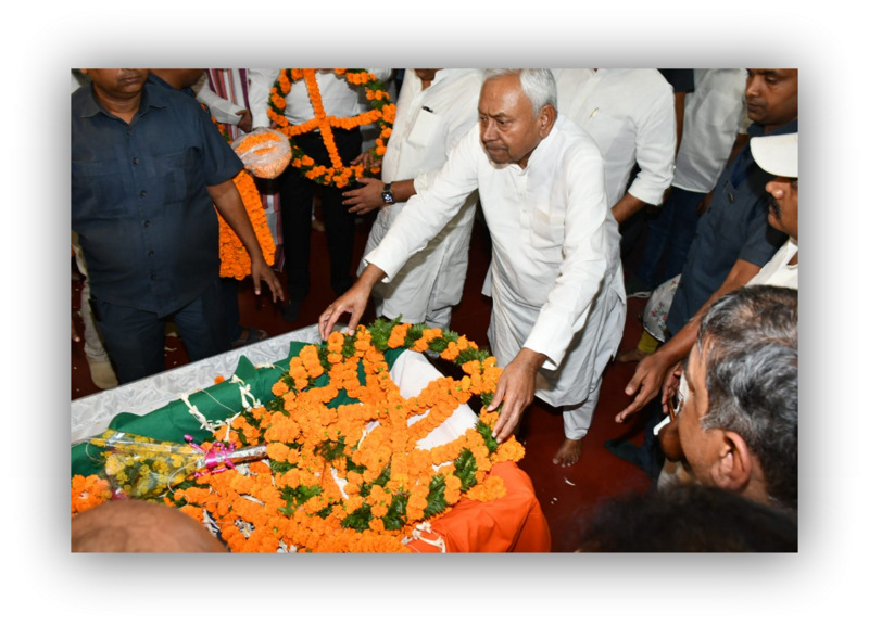 Nitish Kumar paid floral tributes to Padma Bhushan awardee Sharda Sinha