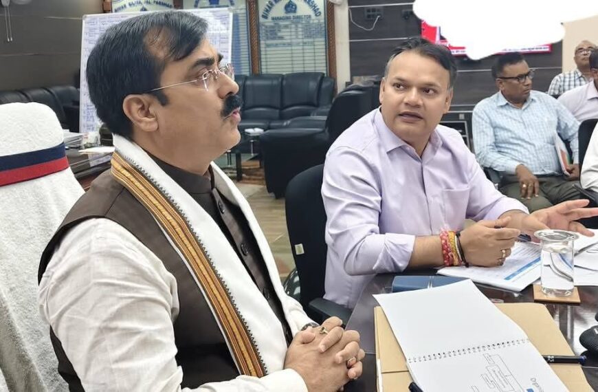 माननीय मंत्री नगर विकास एवं आवास विभाग द्वारा बुडको में समीक्षा बैठक आयोजित