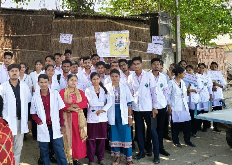नर्सिंग की छात्राओं ने नाटक के माध्यम से दिया टीबी से बचाव का संदेश