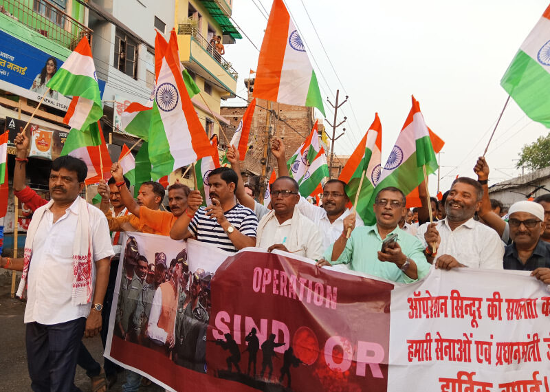 शौर्य तिरंगा यात्रा लोदी कटरा पुलिस चौकी से निकाली गई