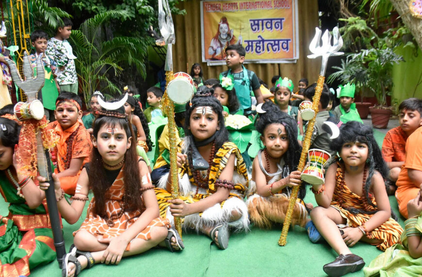 ग्रीन डे का उल्लासपूर्वक आयोजन, सावन के रंगों में रंगे नन्हे कदम
