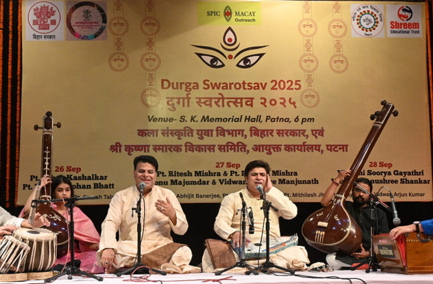 बांसुरी वादक पद्मश्री पंडित रोनू मजूमदार…