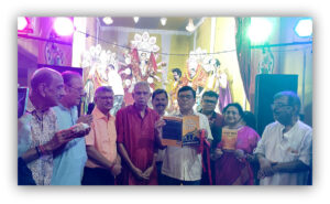 मीठापुर दुर्गा पूजा पंडाल में दो पुस्तकों का विमोचन