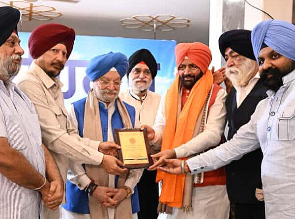 “चरण सुहावे गुर चरण यात्रा”: फरीदाबाद से आगरा के लिए रवाना