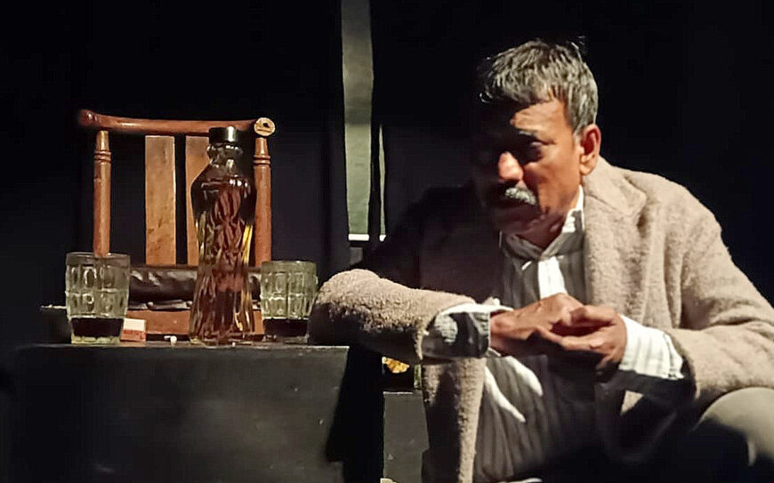 उदासी और खालीपन का आत्ममंथन है “डेढ इ़च उपर”