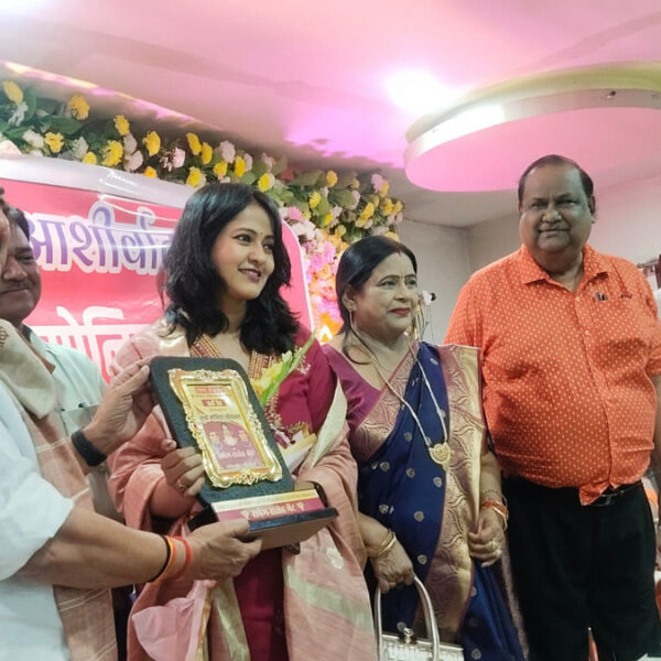 यूपीएससी में 16 वां स्थान पाने वाली मोनिका श्रीवास्तव को किया गया सम्मानितपूर्व सांसद, पूर्व मंत्री, समेत शहर की प्रमुख हस्तियों ने दिया आशीर्वाद