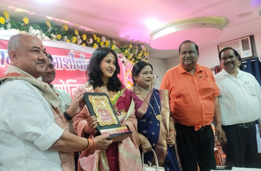 यूपीएससी में 16 वां स्थान पाने वाली मोनिका श्रीवास्तव को किया गया सम्मानितपूर्व सांसद, पूर्व मंत्री, समेत शहर की प्रमुख हस्तियों ने दिया आशीर्वाद